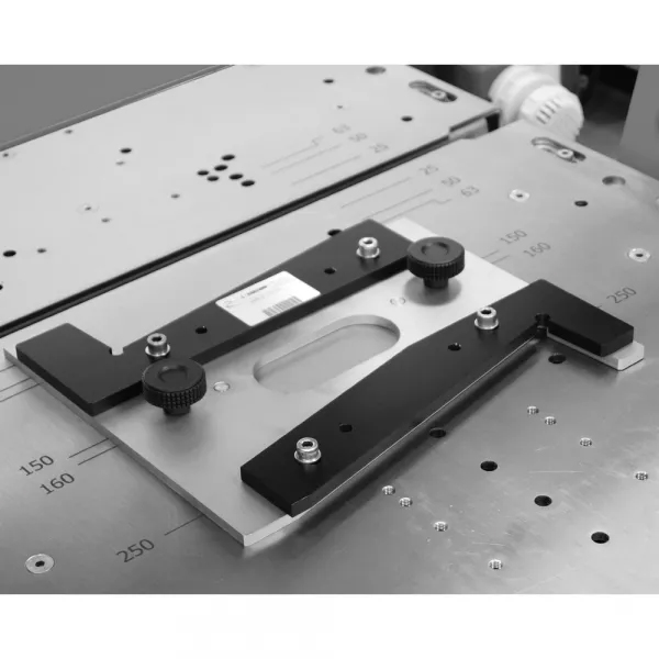 CONT 77-PV47020 Jig for trapezoidal specimens, to be used in Two Point Bend test according to EN 12697-24A and 26A