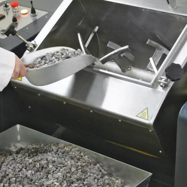 Automatische asfaltlaboratoriummenger BITUMIX compleet met menghulpstuk met afneembare en verstelbare mengbladen detail 3